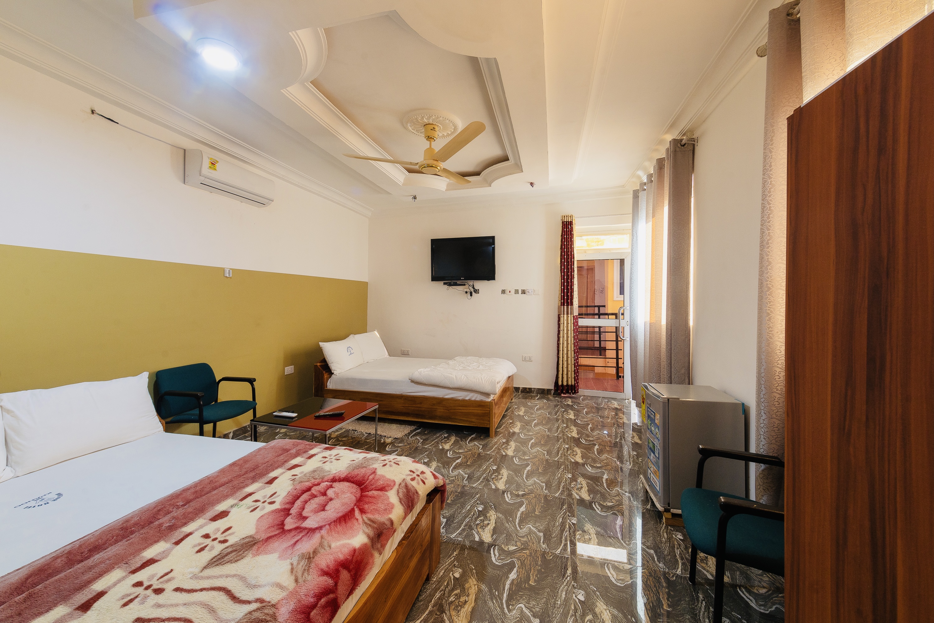 Deluxe Suite - Our finest accommodation featuring double beds and stunning pool side views.