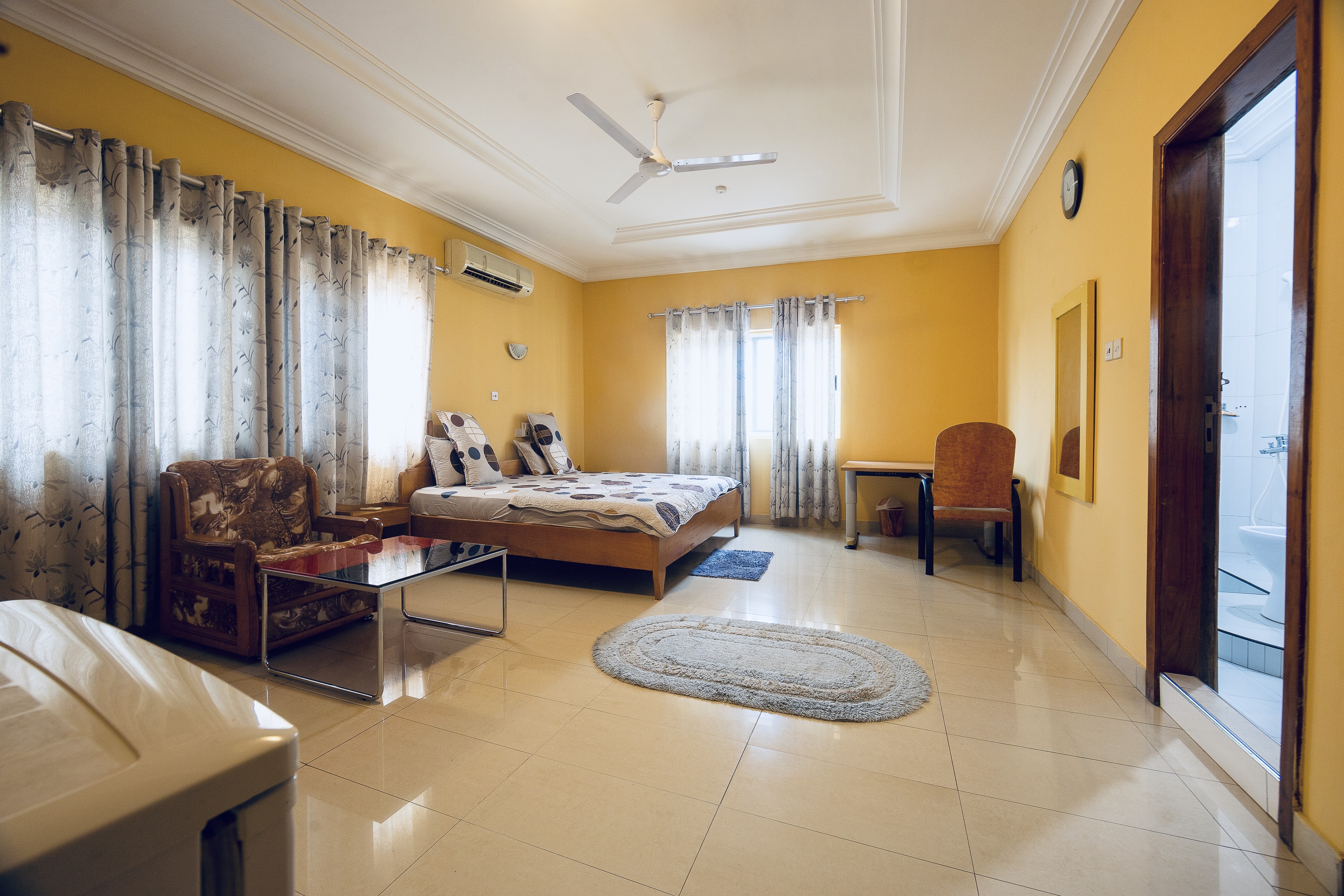 Comfort Room - Spacious rooms with enhanced amenities for the discerning business professional.